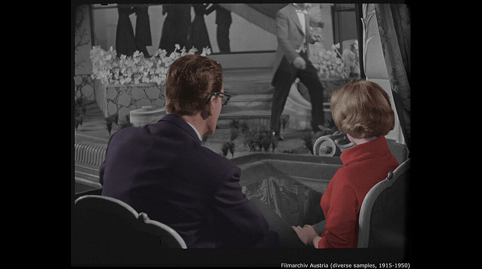 ColorInMotion - Bild einer Schwarz-Weiß-Film-Szene in Teilen eingefärbt