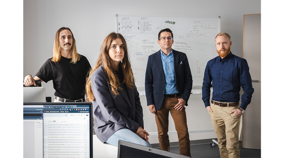 Gründer Michael Moore mit einem Teil des Ascense-Medical-Teams (v. l. n. r.): Daniel Navarro, Johanna Ticar, Michael Moore, Jeremy Jarman © Ascense Medical