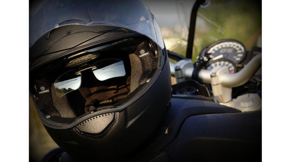 I-RIDE - Helm mit Brille von vorne