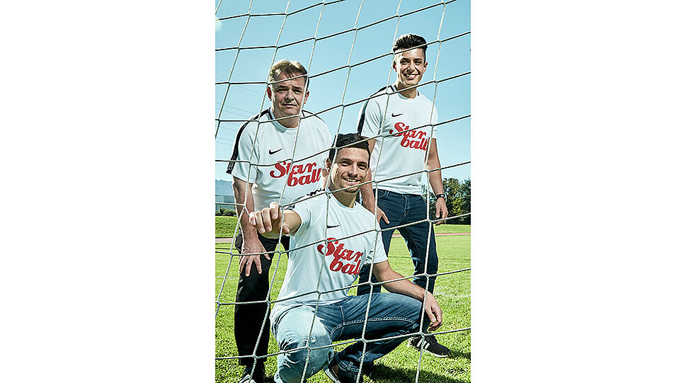 Starball-Team Portrait am Fussballtor