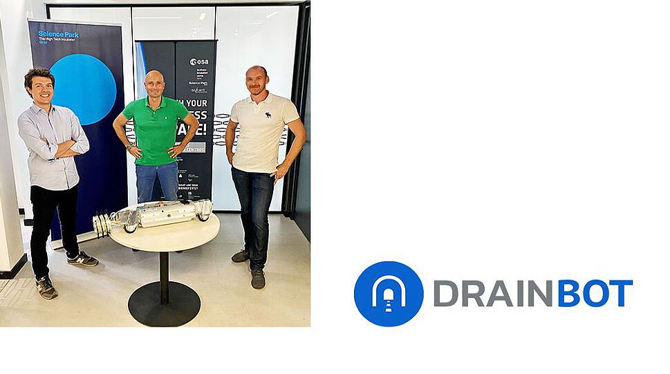 Gründer (v. l. n. r.): Die beiden DrainBot-Geschäftsführer Slevan Stekovic und Philipp Lepold (jeweils außen) mit Science-Park-Graz-Chef Martin Mössler
