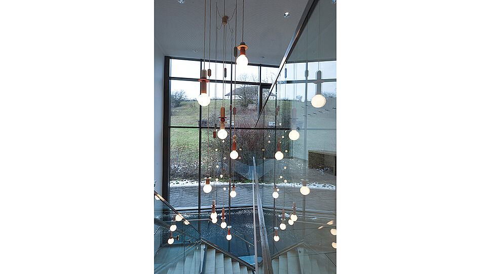Neu/Zeug-Lampen im Stiegenhaus Gemeindeamt Sierning | Foto: Christoph Zachl