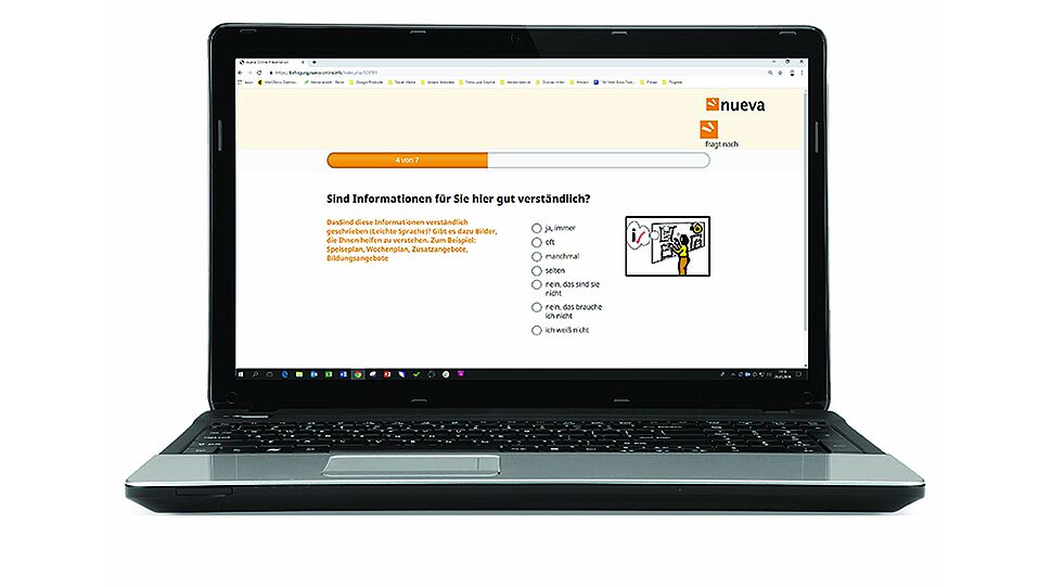 Laptop mit nueva-Screen - darauf Frage "Sind Informationen für Sie hier gut verständlich?"