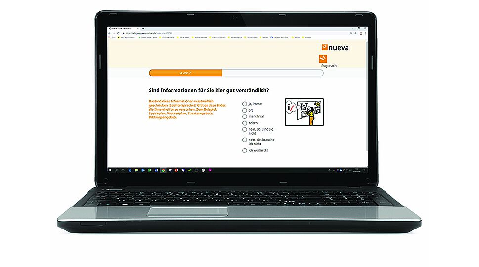 Laptop mit nueva-Screen - darauf Frage "Sind Informationen für Sie hier gut verständlich?"