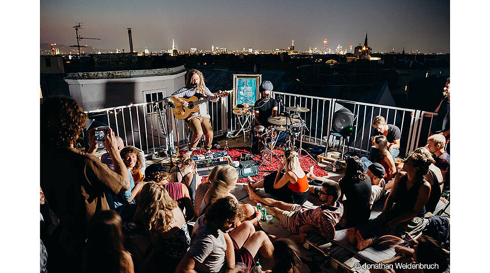 Privates Konzert auf Dachterrasse - Gruppe mike