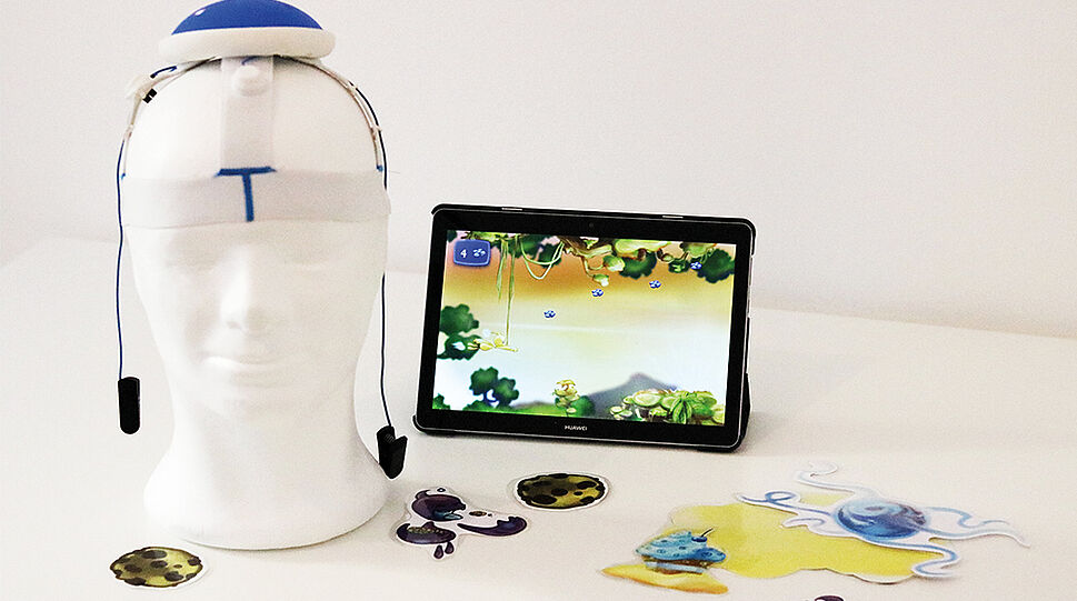 Mobiles EEG-Gerät - Tablet mit MyMind-Neurofeedbackspiel