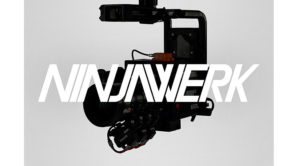 Ninjawerk-Logo über Kamerafoto