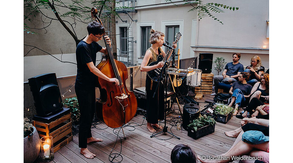 OpenArts - Terrassenkonzert von der Musikgruppe AMSEL